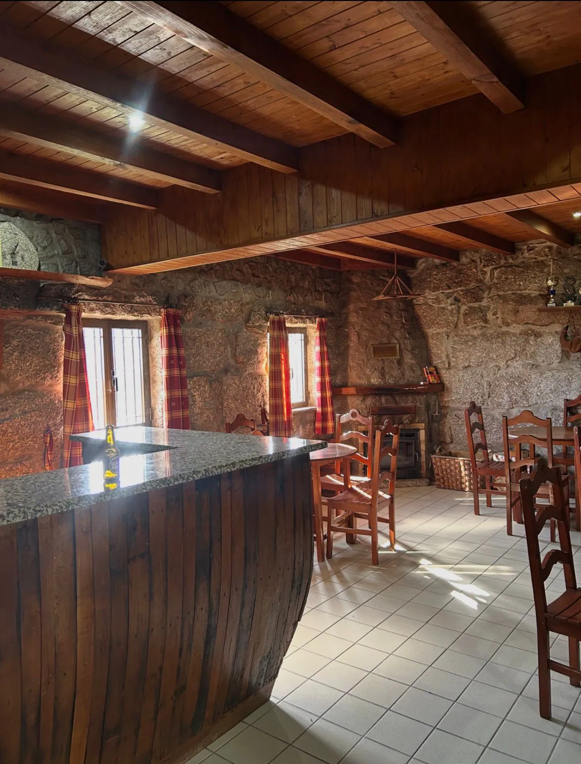 Interior da Tasquinha da Lapa